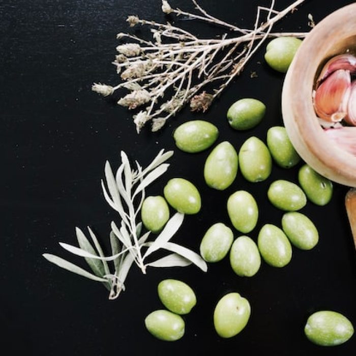 garlic-with-olives-herbs_23-2147711197